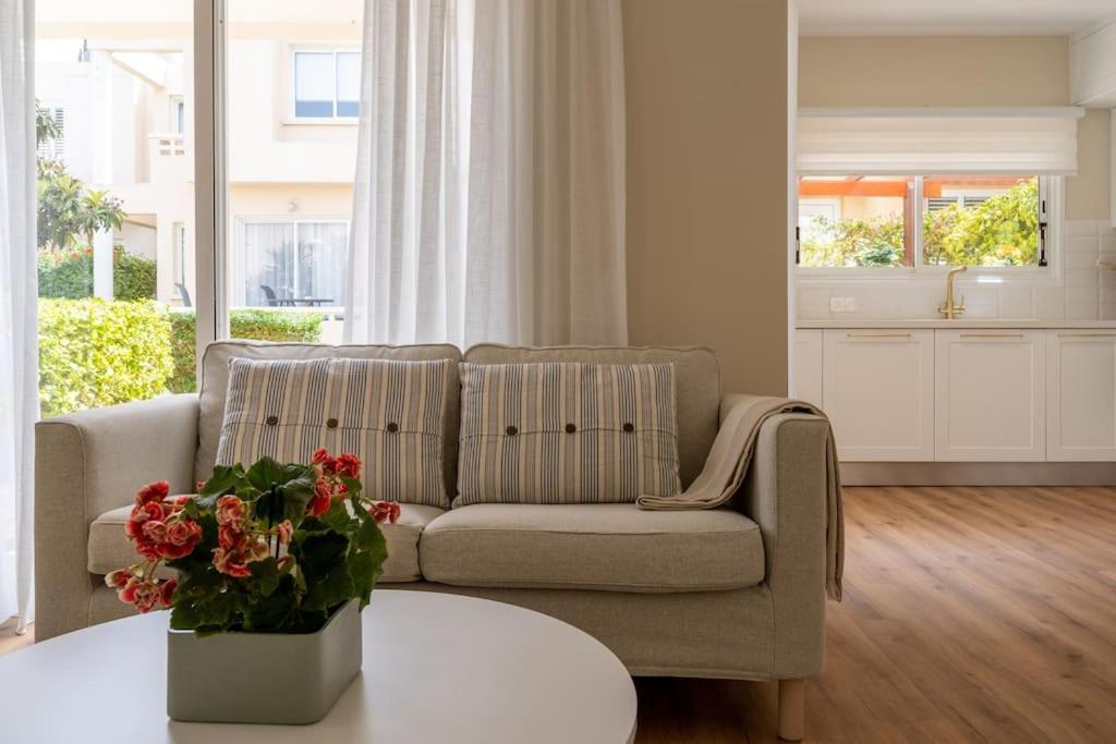 Cozy Nerina Cottage At Harbour Paphos Ngoại thất bức ảnh