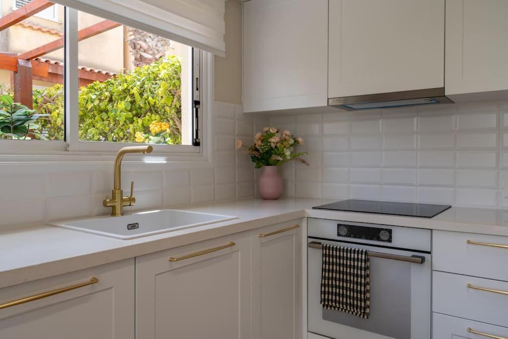 Cozy Nerina Cottage At Harbour Paphos Ngoại thất bức ảnh