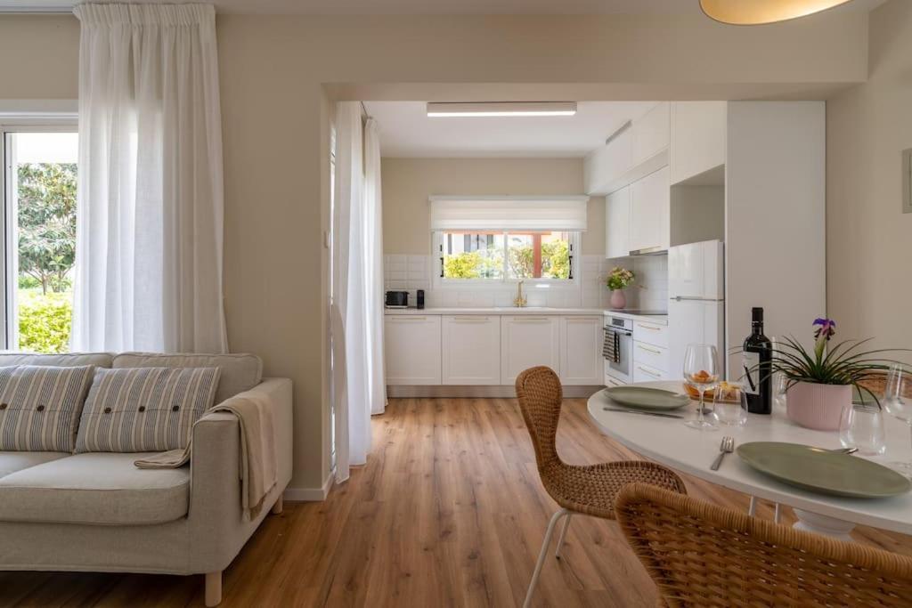 Cozy Nerina Cottage At Harbour Paphos Ngoại thất bức ảnh